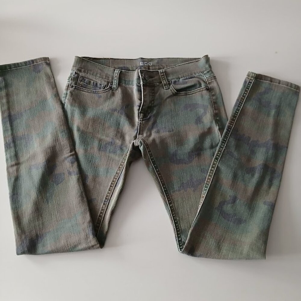 BDG by Urban Outfitter -Camouflage Jeans Midrise Cigarette Ankle 25W 30L